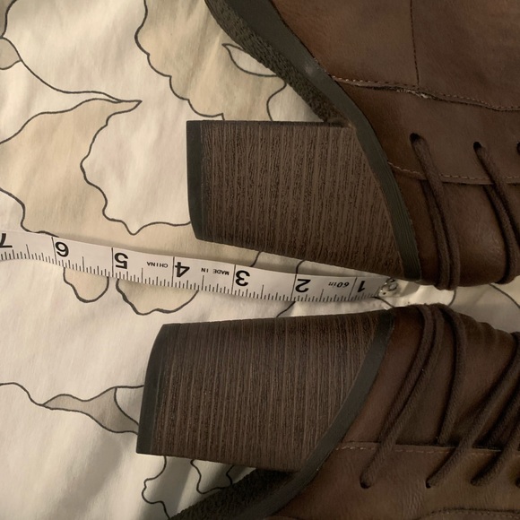 Brown boots with back lace up - Picture 4 of 6